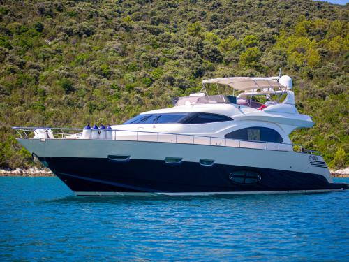 Motor yacht Cayman 70 for hire in Marina Agana
