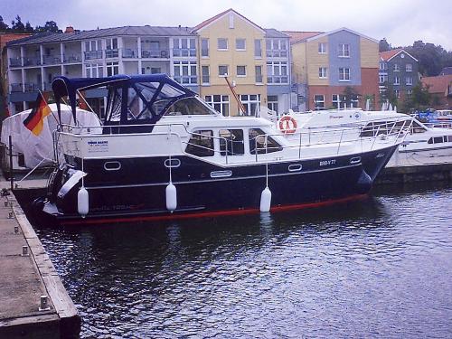 Motor yacht Concordia 105 AC for rent in Town Harbour Malchow