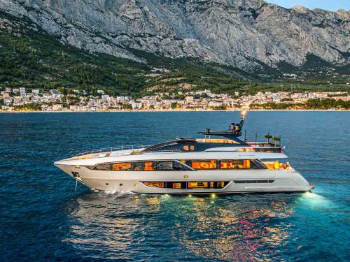 Corsaro 100 Luxury Yacht for charter in Baska Voda (Croatia)