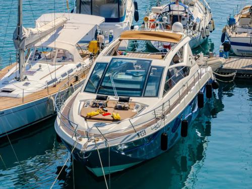 Yacht Cranchi 56 chartern in Split