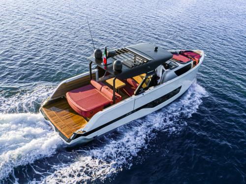 Motor yacht Cranchi A46 available for charter in Marina di Portisco