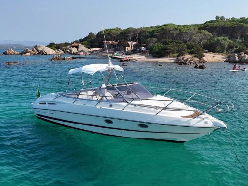 Motor yacht Cranchi CSL 28 for charter in Marina di Punta Nera Motor yacht Cranchi CSL 28 for charter in Marina di Punta Nera