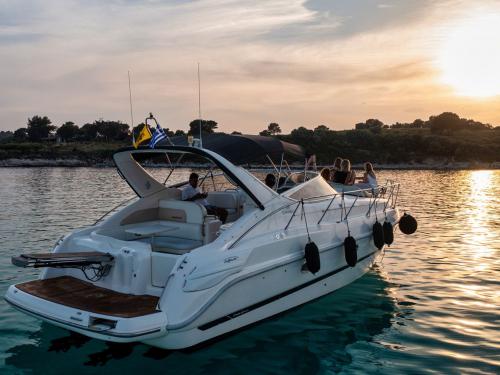 Yacht Cranchi Zaffiro 34 Yachtcharter in Mykonos Stadt