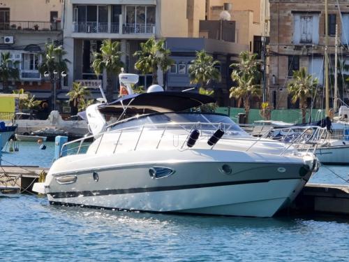 Yacht Cranchi Zaffiro 36 for charter in Cannigione