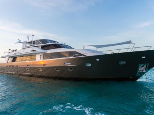 Yacht Crescent 116 available for charter in Nassau