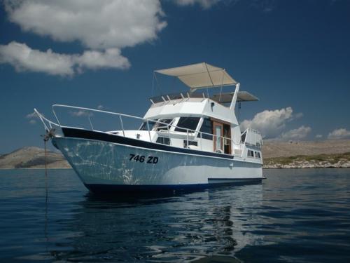 Motor yacht Cruiser 1090 available for charter in Zadar