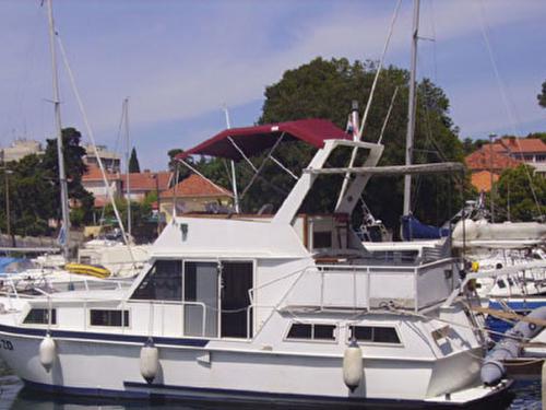 Motorboat Cruiser 1090 for charter in Zadar