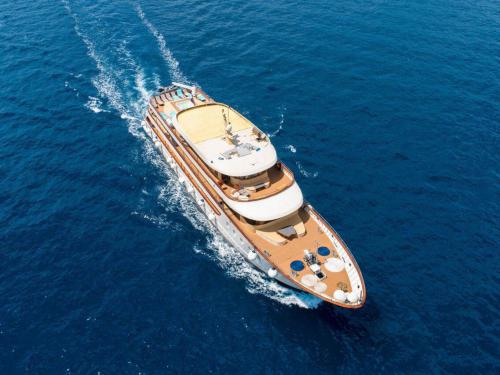 Motor yacht Swallow for rent in Split