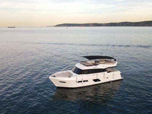 Motorboat Suhan for hire in Goecek