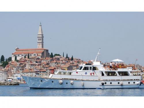 Motoryacht Cadabra Yachtcharter in Rijeka