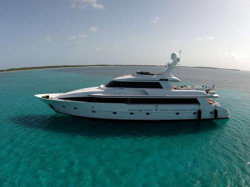 Luxusyacht mit Crew chartern auf den Bahamas