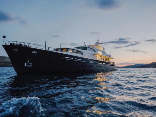 Cyrus 34 Luxury Yacht for charter in Sibenik (Croatia)