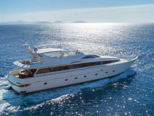 Luxury crewed yacht charter in Italy
