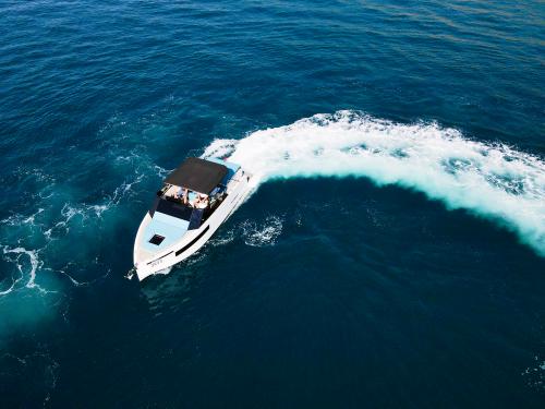 Motorboat D28 Open available for charter in Seget