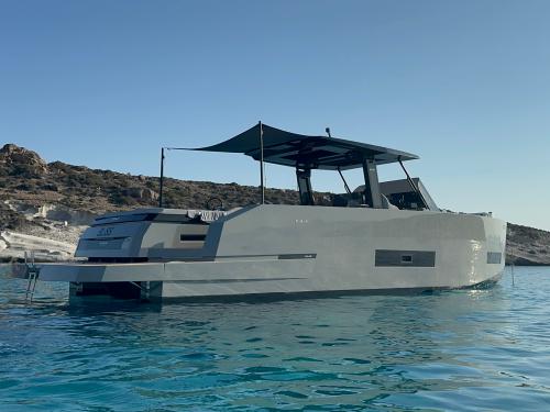 Motor yacht D42 Open available for charter in Lavrio