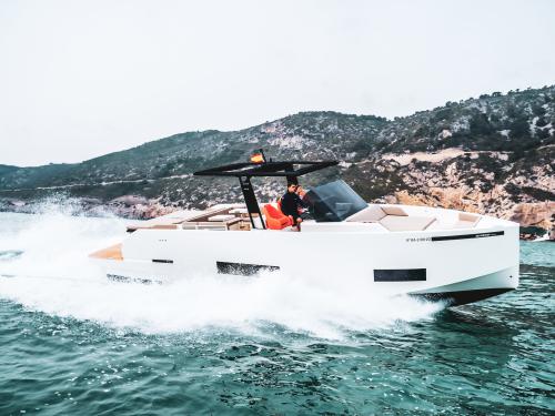 Motor yacht D42 Open for charter in Seget Motor yacht D42 Open for charter in Seget