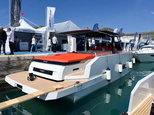 Motoryacht D42 Open chartern in Seget