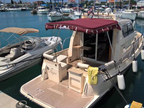 Motor yacht Damor 980 available for charter in Jezera
