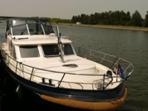 Yacht DeDrait Deluxe 42 for rent in Berlin