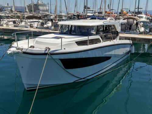 Motoryacht Delphia 10 chartern in Split