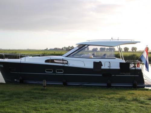 Motor yacht Delphia 1050 for rent in Molkwerum