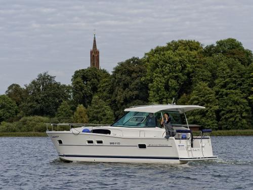 Yacht Delphia 1050 available for charter in Malchow