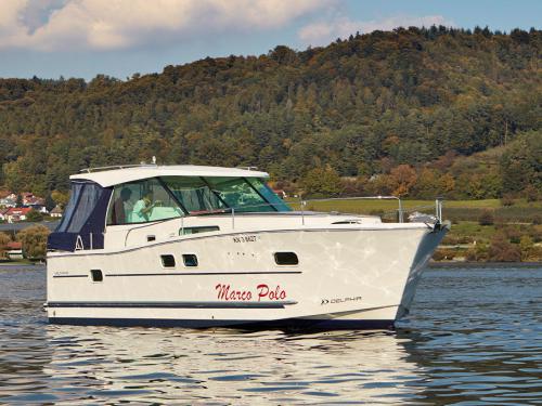 Motorboat Delphia 1050 for charter in Marina Ludwigshafen