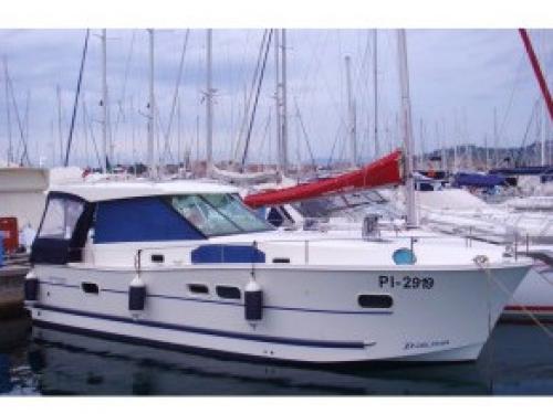 Yacht Delphia 1050 available for charter in Marina Izola