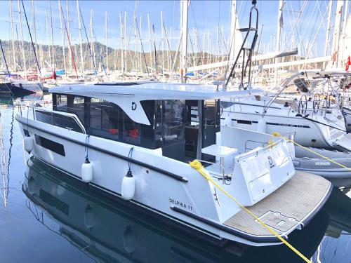 Motor yacht Delphia 11 for rent in Fethiye