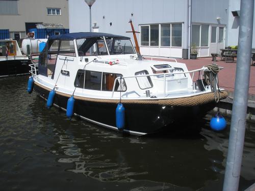 Motor yacht Doerak 780 for rent in Woudsend