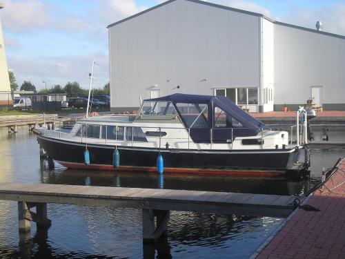 Motor yacht Doerak 950 for charter in Woudsend