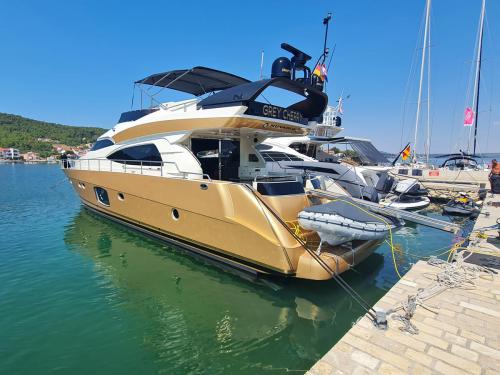 Yacht Dominator 63 Yachtcharter in Bilice