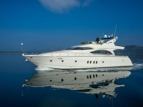 Motoryacht Dominator 65 Yachtcharter in Marina Hramina Motoryacht Dominator 65 Yachtcharter in Marina Hramina
