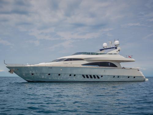 Motorboat Dominator 86 S available for charter in Kastel Gomilica
