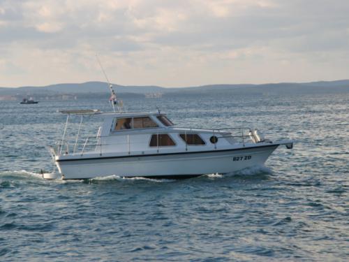 Motor yacht Donat 850 for rent in Zadar