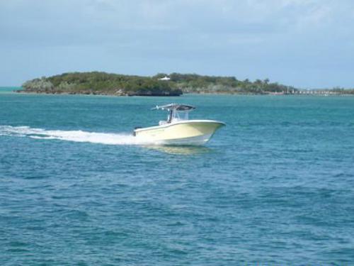 Motorboat Dusky 26 available for charter in Marsh Harbour City