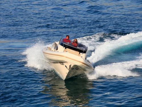 Motorboot e-motion 32 Yachtcharter in Primosten