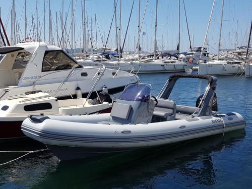 Motorboot Eagle 650 Yachtcharter in Biograd na Moru
