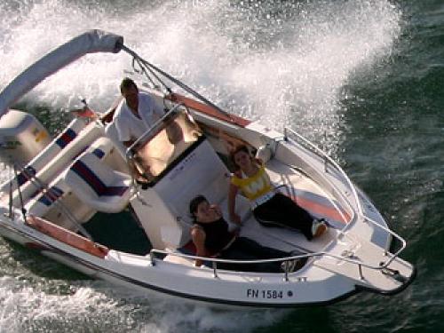 Motorboat Elan 20 for charter in Unteruhldingen
