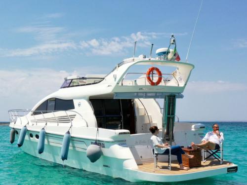 Motor yacht EM 46 Fly available for charter in Porto Cesareo
