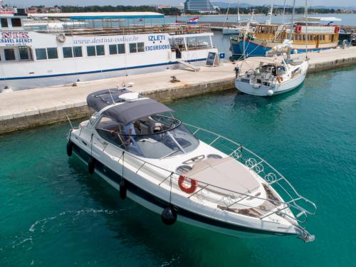 Yacht Endurance 41 for charter in Vodice