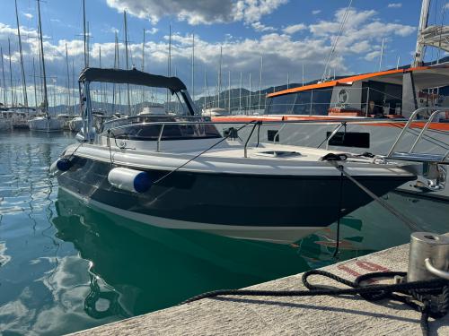 Motoryacht Eolo 730 Day Yachtcharter in Sibenik