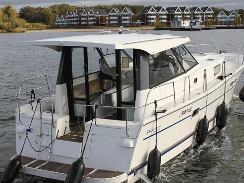 Motoryacht Escape 1350 Yachtcharter in Rechlin