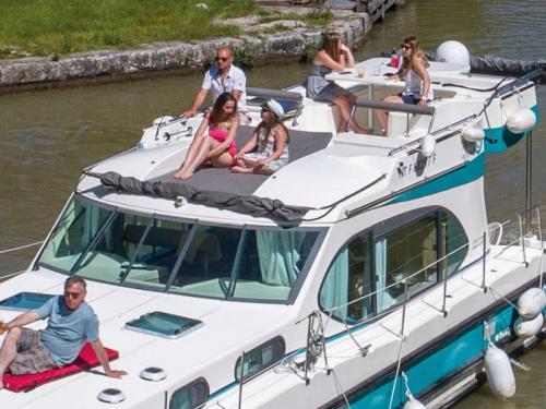 Houseboat Estivale Quattro for rent in Le Somail