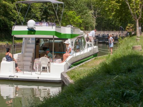 Houseboat Estivale Quattro available for charter in Saverne