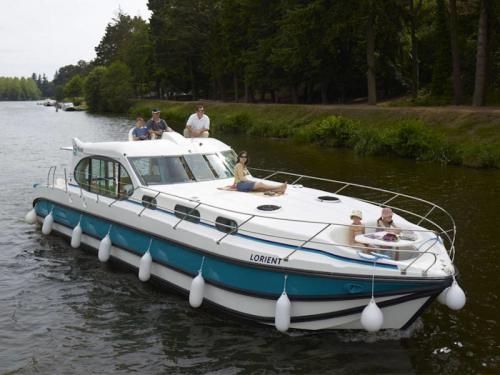 Hausboot Estivale Sixto Yachtcharter in Hafen von Dole