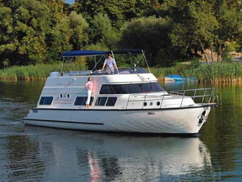 Houseboat Europa 600 available for charter in Fuerstenberg