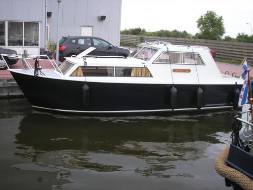 Motor yacht Excellent 900 for charter in Woudsend