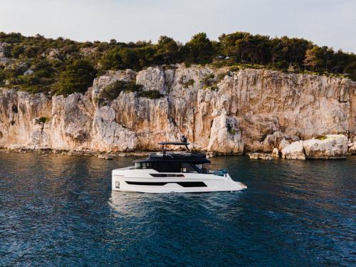 Explorer 62 Luxury Yacht for charter in Sukosan Bibinje (Croatia)
