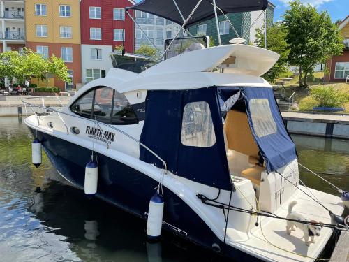 Motor yacht Faeton 300 for rent in Rheinsberg